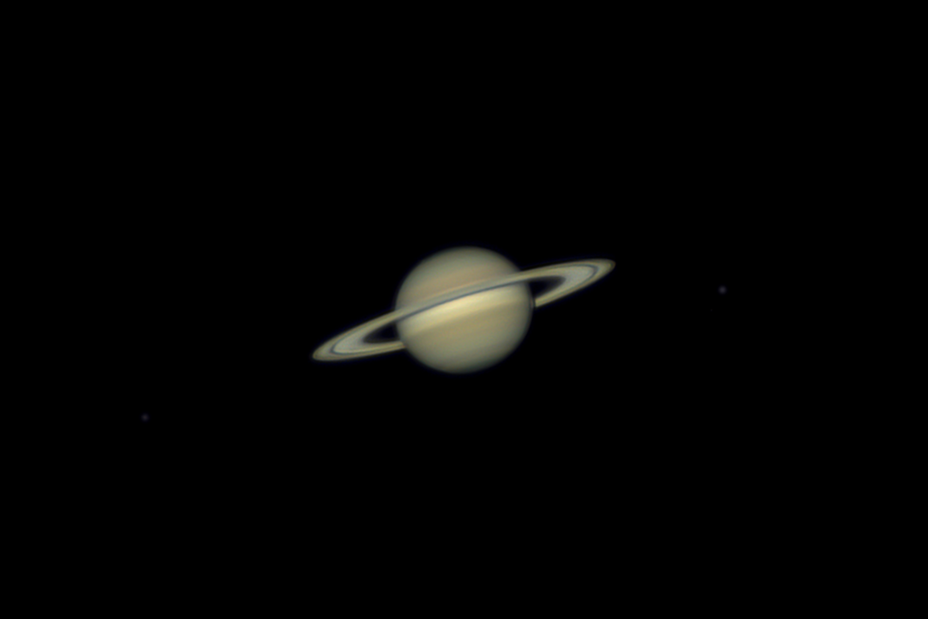 Saturn mit den Monden Tethys, Rhea und Dione am 26. September 2026